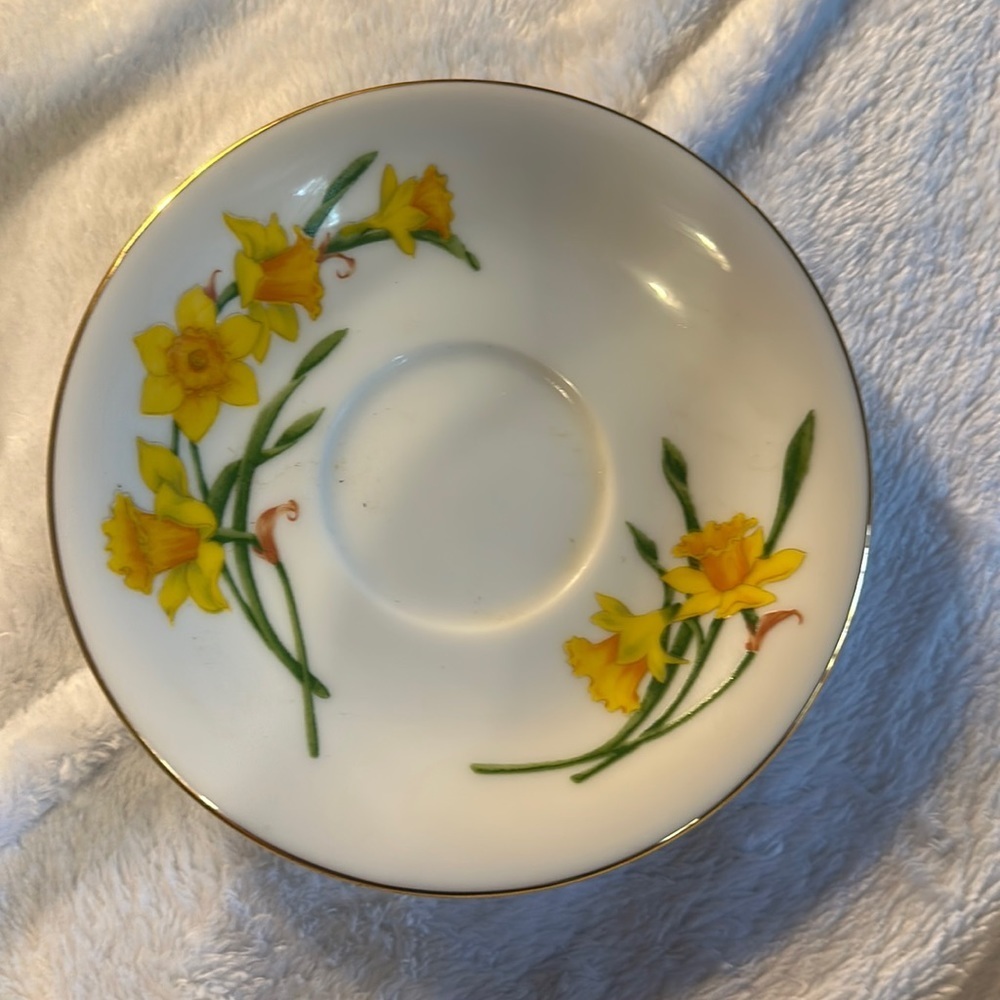 Avon 1991 Vintage Collectible March Jonquil Saucer Only